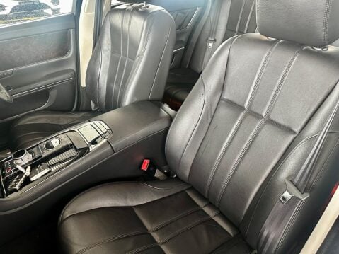 Jaguar XJ 3.0d V6 Luxury Auto Euro 6 (s/s) 4dr 17