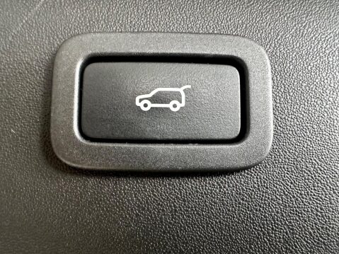 Land Rover Discovery Sport 2.0 TD4 HSE Black Auto 4WD Euro 6 (s/s) 5dr 42