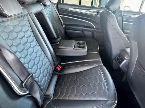 Ford Mondeo 2.0T EcoBoost Vignale Auto Euro 6 (s/s) 5dr 35