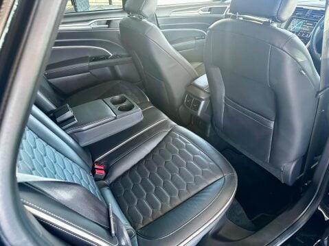 Ford Mondeo 2.0T EcoBoost Vignale Auto Euro 6 (s/s) 5dr 37