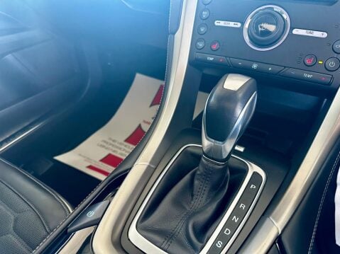 Ford Mondeo 2.0T EcoBoost Vignale Auto Euro 6 (s/s) 5dr 38