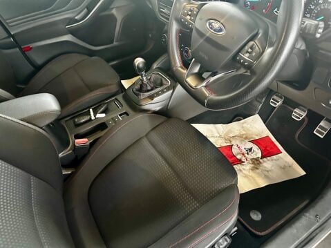 Ford Focus 1.0T EcoBoost ST-Line Euro 6 (s/s) 5dr 27