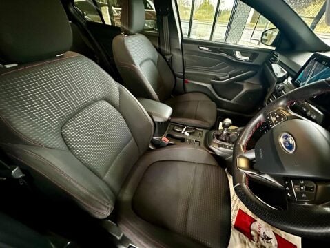 Ford Focus 1.0T EcoBoost ST-Line Euro 6 (s/s) 5dr 29