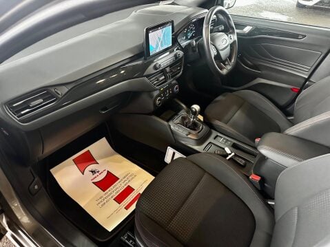 Ford Focus 1.0T EcoBoost ST-Line Euro 6 (s/s) 5dr 31