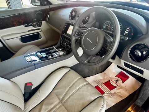 Jaguar XJ 3.0d V6 Premium Luxury Auto Euro 6 (s/s) 4dr 41