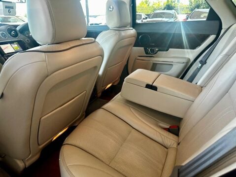 Jaguar XJ 3.0d V6 Premium Luxury Auto Euro 6 (s/s) 4dr 58
