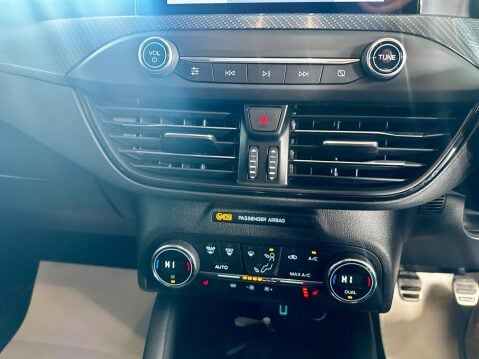 Ford Focus 2.0 EcoBlue ST-Line X Euro 6 (s/s) 5dr 40