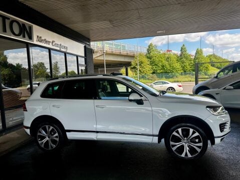 Volkswagen Touareg 3.0 TDI V6 BlueMotion Tech R-Line Tiptronic 4WD Euro 6 (s/s) 5dr 19