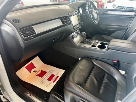 Volkswagen Touareg 3.0 TDI V6 BlueMotion Tech R-Line Tiptronic 4WD Euro 6 (s/s) 5dr 40