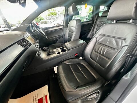 Volkswagen Touareg 3.0 TDI V6 BlueMotion Tech R-Line Tiptronic 4WD Euro 6 (s/s) 5dr 42