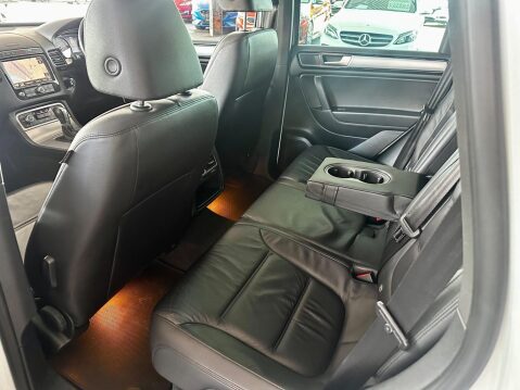 Volkswagen Touareg 3.0 TDI V6 BlueMotion Tech R-Line Tiptronic 4WD Euro 6 (s/s) 5dr 43