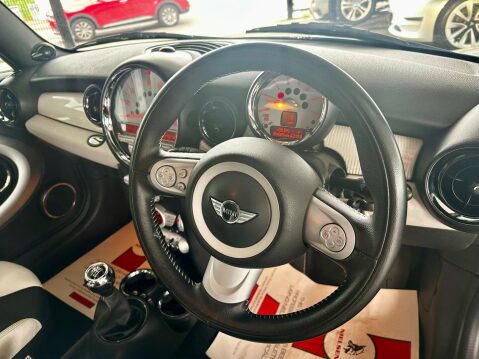 Mini Hatch 1.6 Cooper D Camden Euro 4 3dr 27