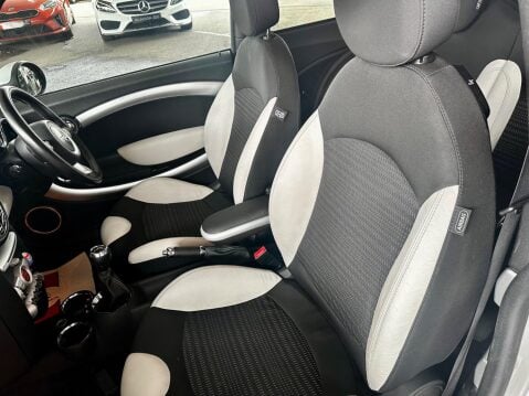 Mini Hatch 1.6 Cooper D Camden Euro 4 3dr 31