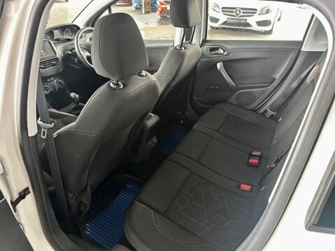 Peugeot 2008 1.2 VTi Active Euro 5 5dr 17
