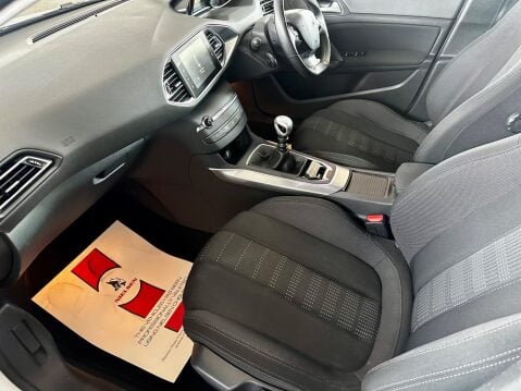 Peugeot 308 1.2 PureTech Allure Euro 6 (s/s) 5dr 23