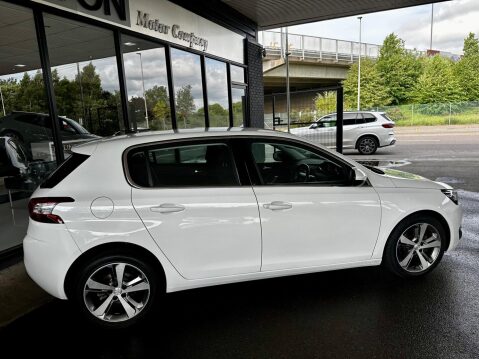 Peugeot 308 1.2 PureTech Allure Euro 6 (s/s) 5dr 26