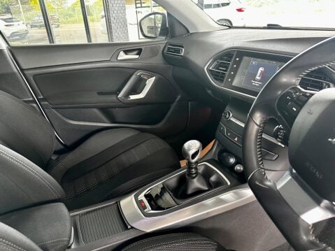 Peugeot 308 1.2 PureTech Allure Euro 6 (s/s) 5dr 34