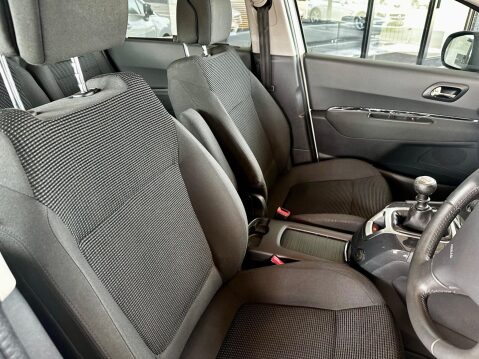 Peugeot 5008 1.6 HDi Active Euro 5 5dr 17