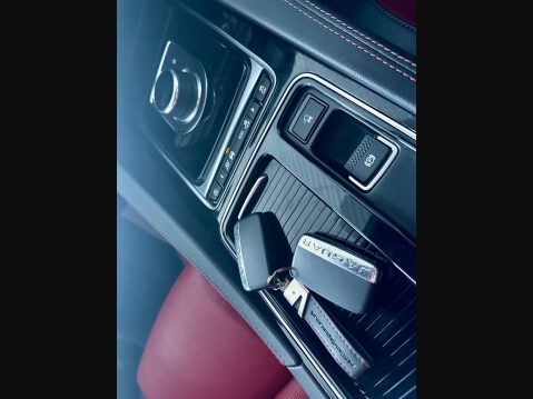 Jaguar F-Pace 2.0 D180 Chequered Flag Auto AWD Euro 6 (s/s) 5dr 41