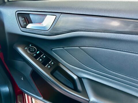 Ford Focus 1.5T EcoBoost Vignale Auto Euro 6 (s/s) 5dr 36