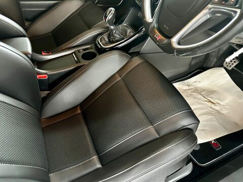 Vauxhall Astra GTC 2.0T VXR Euro 6 (s/s) 3dr 34