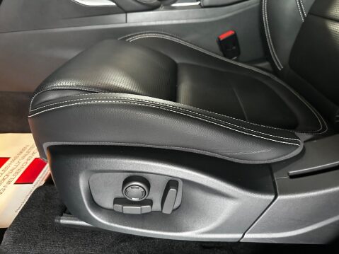 Jaguar E-Pace 2.0 D180 R-Dynamic SE Auto AWD Euro 6 (s/s) 5dr 48