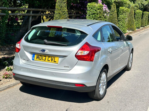 Ford Focus 1.0T EcoBoost Titanium Euro 5 (s/s) 5dr 10