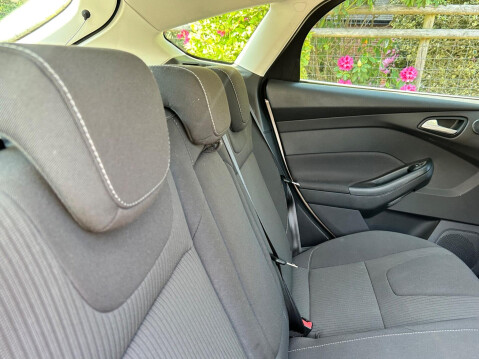 Ford Focus 1.0T EcoBoost Titanium Euro 5 (s/s) 5dr 15