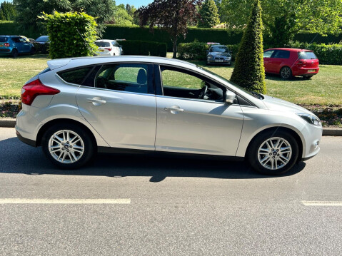 Ford Focus 1.0T EcoBoost Titanium Euro 5 (s/s) 5dr 4