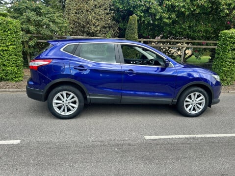 Nissan Qashqai 1.2 DIG-T Acenta 2WD Euro 6 (s/s) 5dr 9