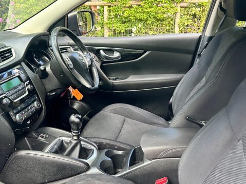 Nissan Qashqai 1.2 DIG-T Acenta 2WD Euro 6 (s/s) 5dr 17