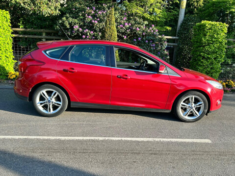 Ford Focus 1.0T EcoBoost Titanium X Euro 5 (s/s) 5dr 9