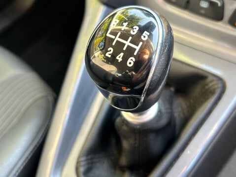 Ford Focus 1.0T EcoBoost Titanium X Euro 5 (s/s) 5dr 26