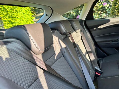 Ford Focus 1.0T EcoBoost Titanium X Euro 5 (s/s) 5dr 21