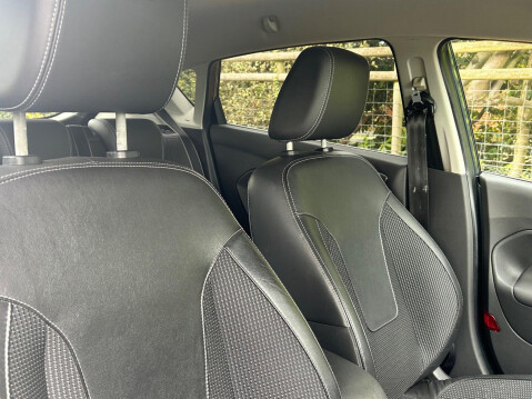 Ford Fiesta 1.0T EcoBoost Titanium X Euro 5 (s/s) 5dr 26