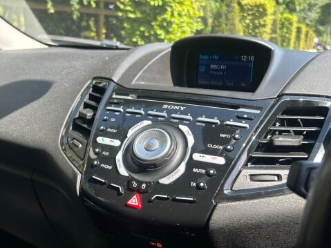 Ford Fiesta 1.0T EcoBoost Titanium Euro 5 (s/s) 5dr 17