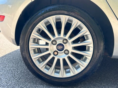 Ford Fiesta 1.0T EcoBoost Titanium Euro 5 (s/s) 5dr 25