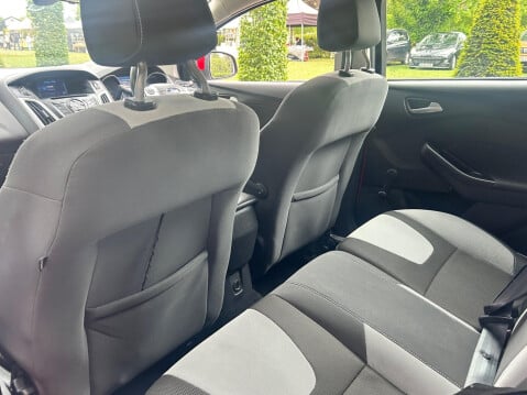 Ford Focus 1.0T EcoBoost Zetec Navigator Euro 5 (s/s) 5dr 15
