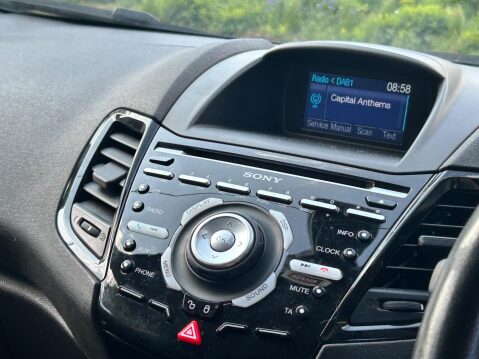 Ford Fiesta 1.0T EcoBoost Titanium Euro 5 (s/s) 5dr 14