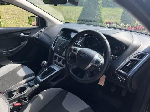 Ford Focus 1.0T EcoBoost Zetec Euro 5 (s/s) 5dr 11