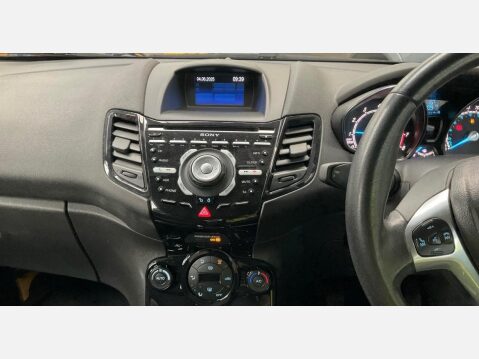Ford Fiesta 1.0T EcoBoost Titanium Euro 5 (s/s) 3dr 5
