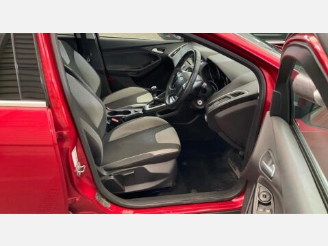 Ford Focus 1.0T EcoBoost Zetec Euro 5 (s/s) 5dr 4