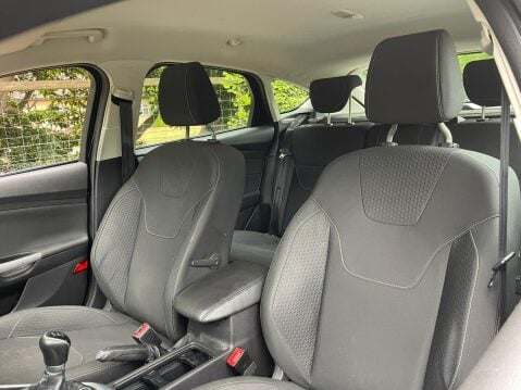 Ford Focus 1.0T EcoBoost Zetec Euro 6 (s/s) 5dr 11