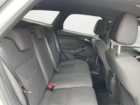 Ford Focus 1.0T EcoBoost ST-Line Euro 6 (s/s) 5dr 18