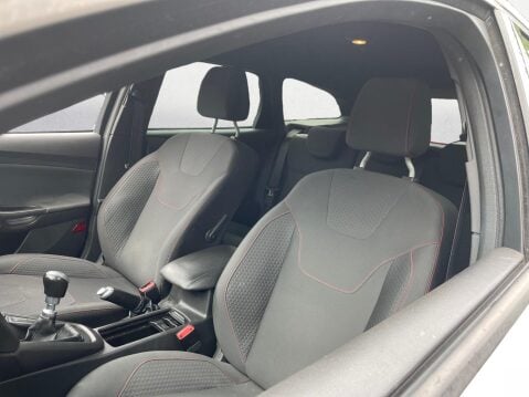 Ford Focus 1.0T EcoBoost ST-Line Euro 6 (s/s) 5dr 12
