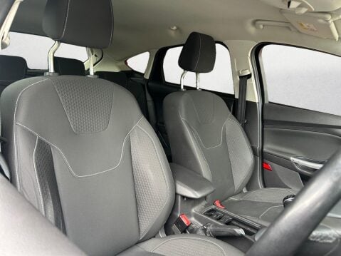 Ford Focus 1.0T EcoBoost Zetec Euro 6 (s/s) 5dr 11