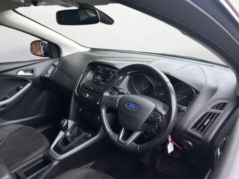 Ford Focus 1.0T EcoBoost Zetec Euro 6 (s/s) 5dr 13