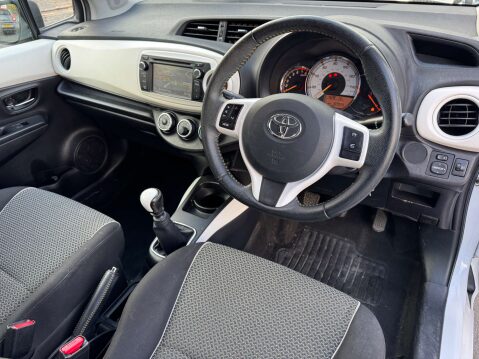 Toyota Yaris 1.33 Dual VVT-i Trend Euro 5 5dr 29