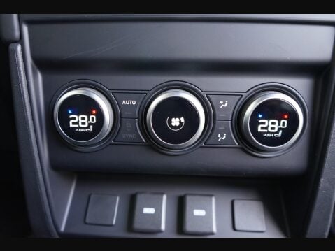 Land Rover Defender 3.0 D300 MHEV X-Dynamic HSE Auto 4WD Euro 6 (s/s) 5dr 23