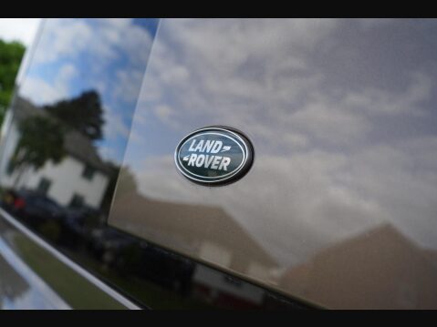 Land Rover Defender 3.0 D300 MHEV X-Dynamic HSE Auto 4WD Euro 6 (s/s) 5dr 32